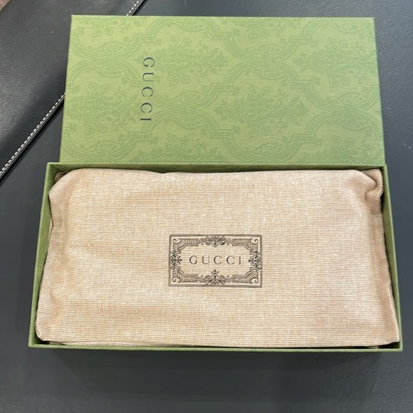 New Gucci Long Red Leather Wallet. - Picture 11 of 14